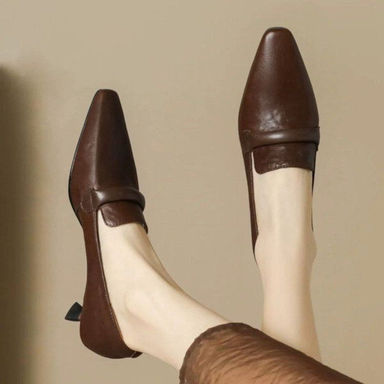 2025 New Retro French Style Minimalist Elegant High-End Niche Shoes, Women's Pointed Toe Stiletto Low Heel Plus Size Single Shoes