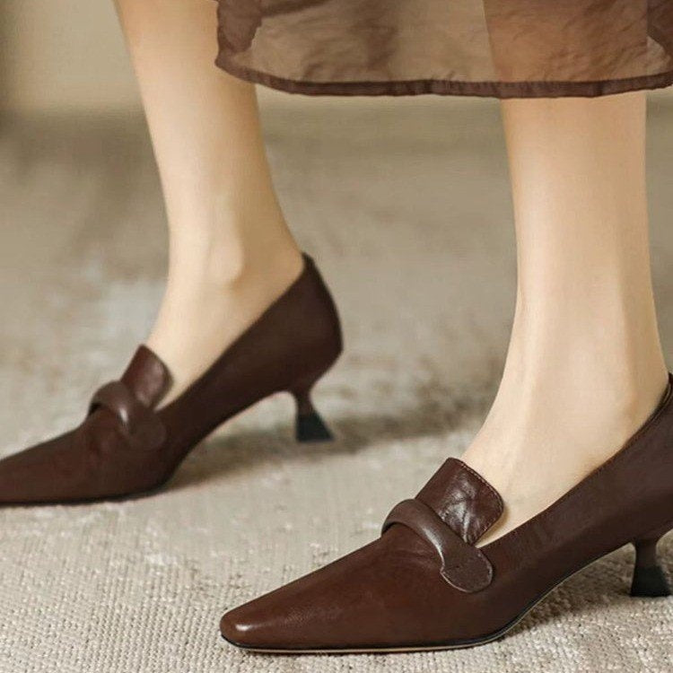 2025 New Retro French Style Minimalist Elegant High-End Niche Shoes, Women's Pointed Toe Stiletto Low Heel Plus Size Single Shoes 