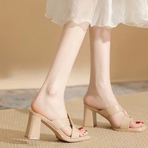 Open-Toe Chunky Heel Sandals – Bold & Trendy Summer Staple CJ